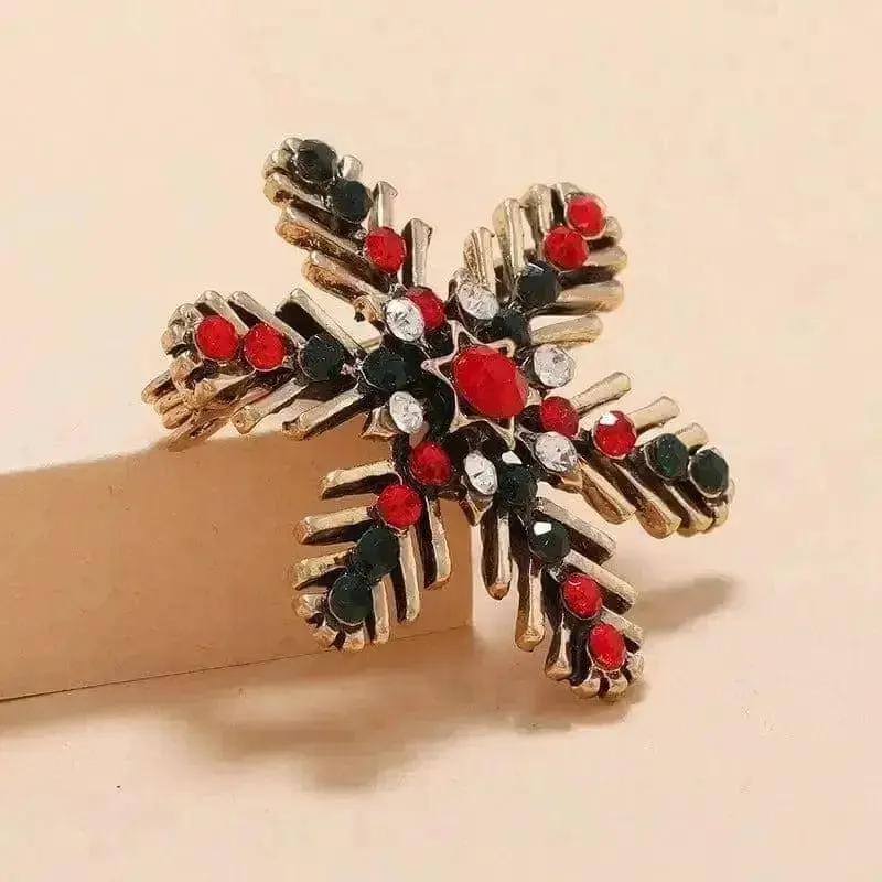 🌟 Fashionable Retro Metal Christmas Snowflake Brooch - Winter Elegance 🌟