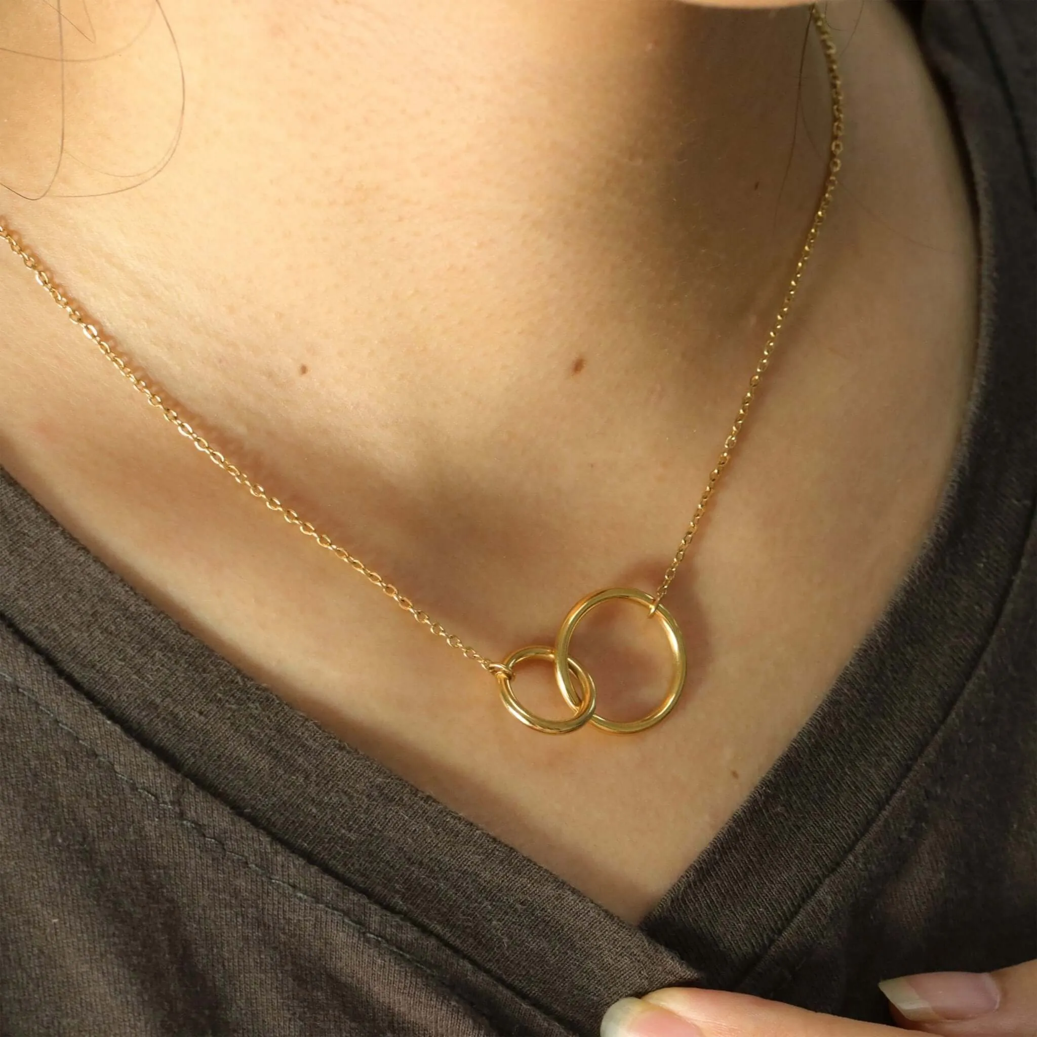 14K Gold Interlocking Rings Necklace