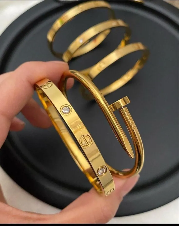 Chic stack