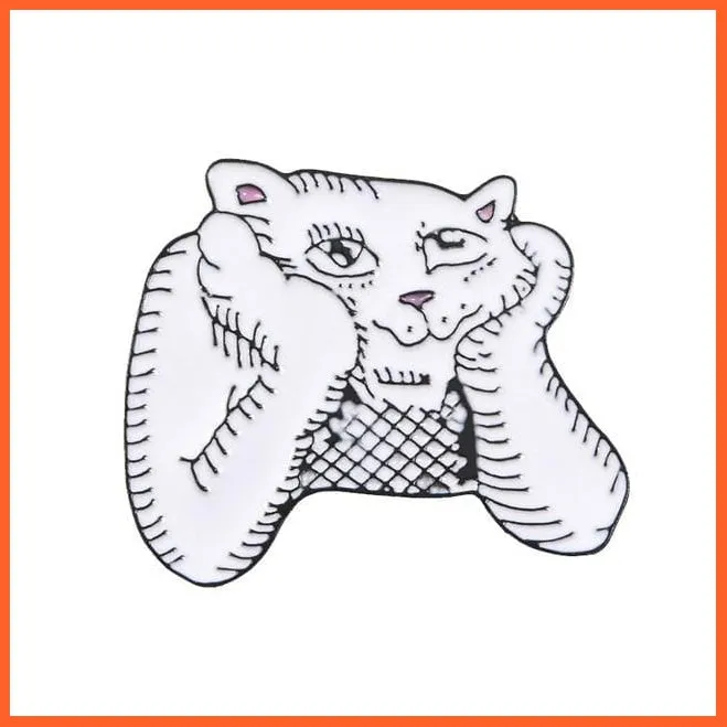 Funny Sphynx Brooch Skateboarding Cat Heart-Shaped Animated Badge Pin For Women
