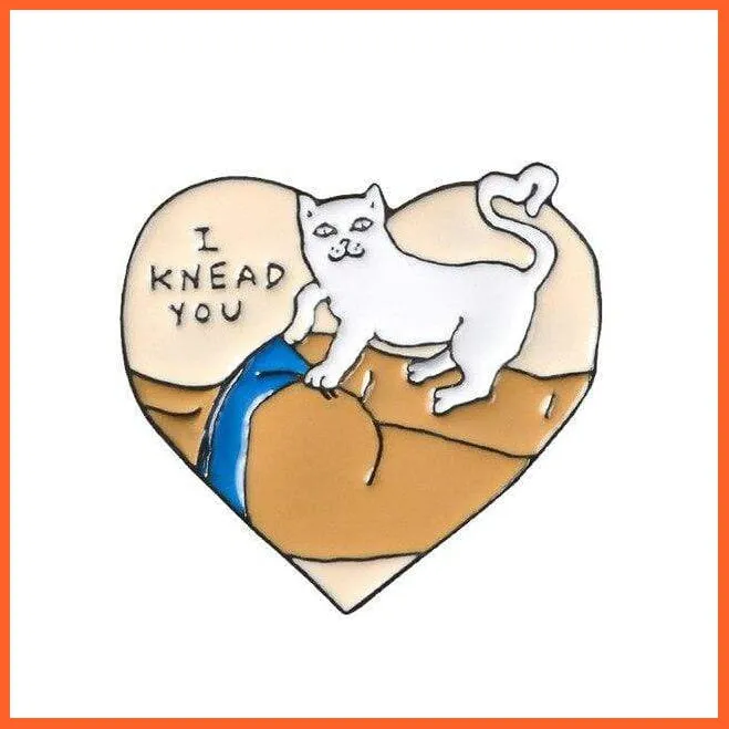 Funny Sphynx Brooch Skateboarding Cat Heart-Shaped Animated Badge Pin For Women