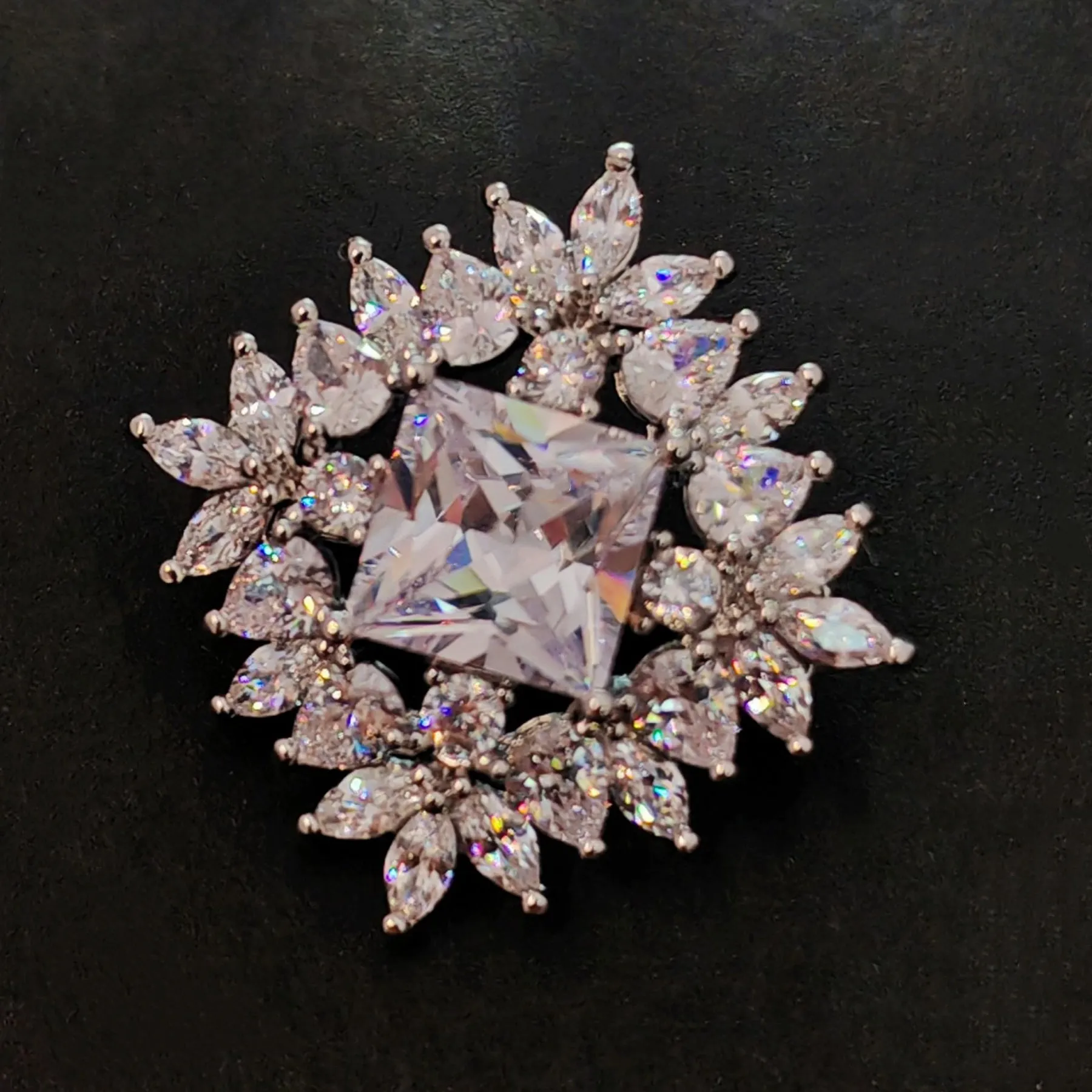 Gorgeous Silvertone Baguette Cut Clear CZ Snowflake Brooches Pins Thanksgiving Christmas Holiday Gift Jewelry for Friend Family