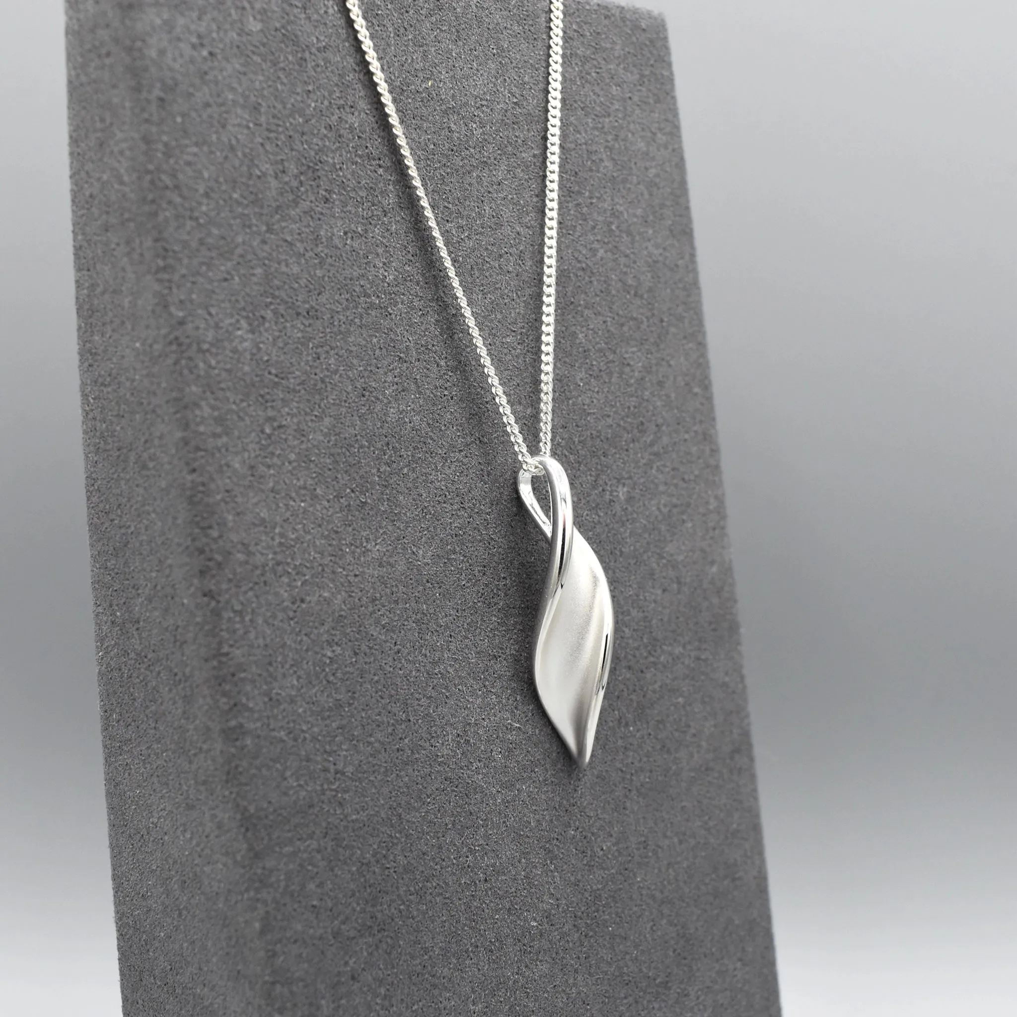 Matt & Shiny Twist | Pendant