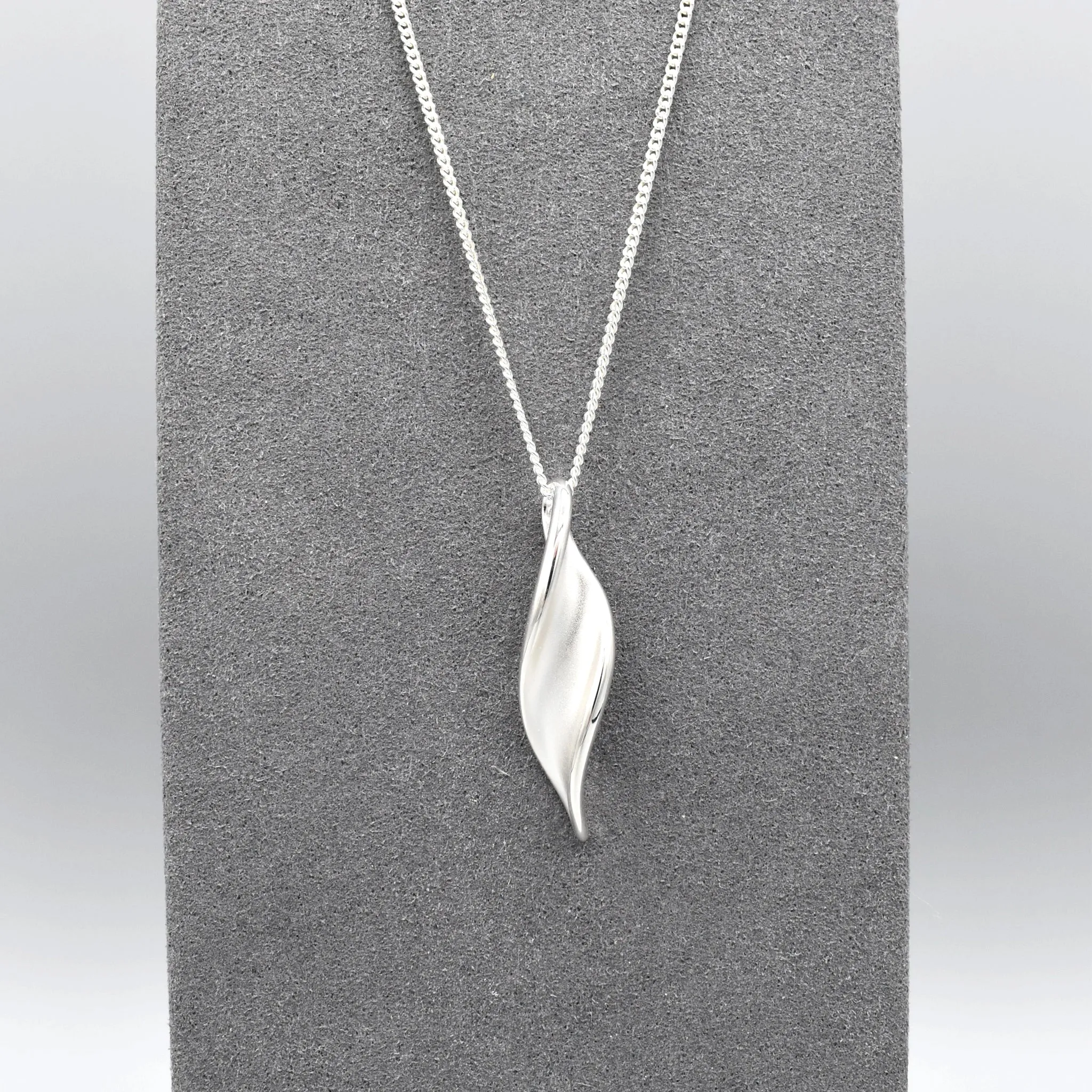 Matt & Shiny Twist | Pendant