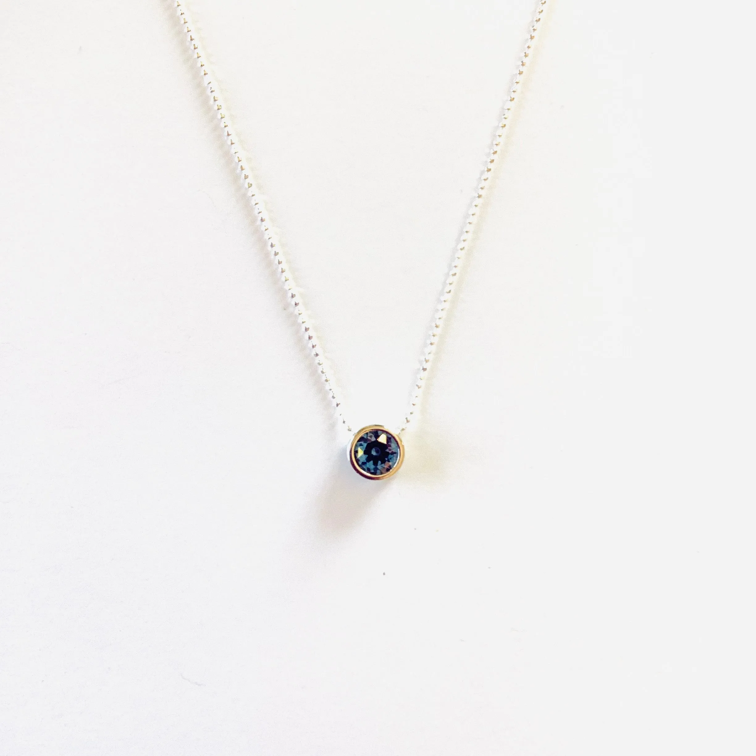 Simple Pendant Necklace in Sapphire Champagne