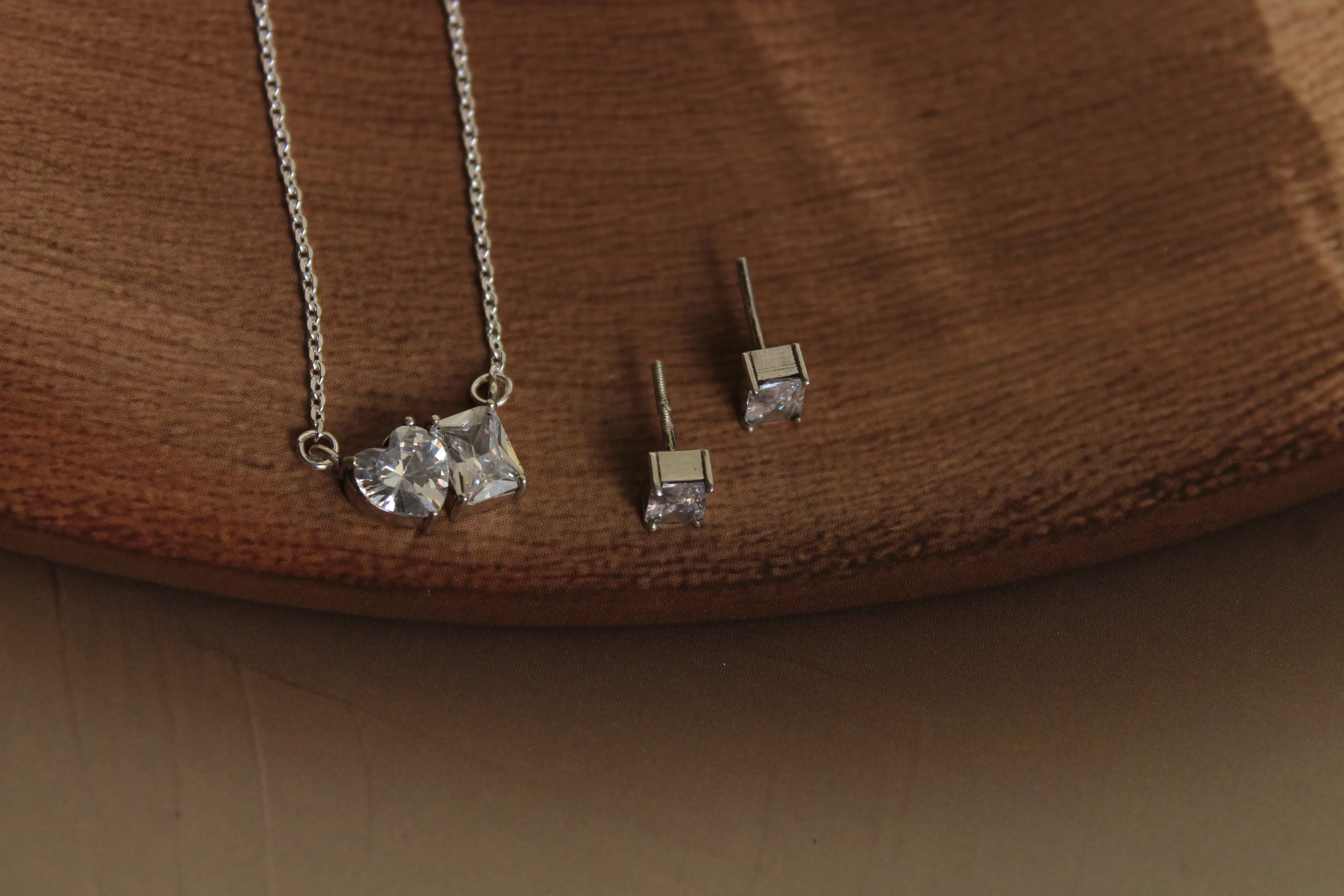 TOI-ET-MOI with Earing